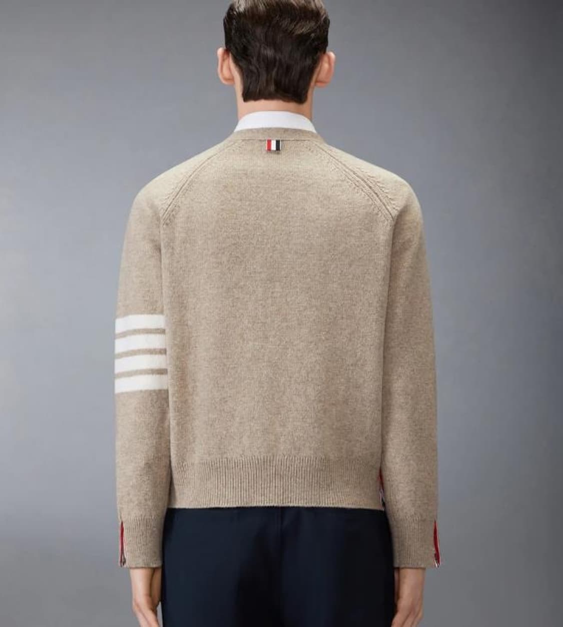 톰브라운 셔틀랜드 브이넥 가디건 베이지 쇼핑백 등 풀구성 상품이미지2
