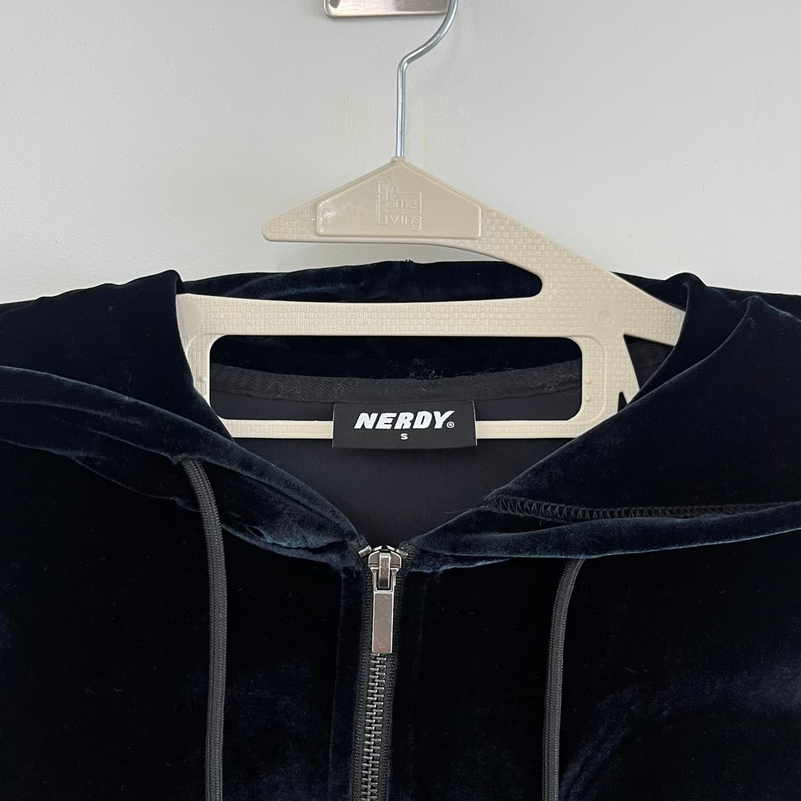 널디 벨벳 블랙 크롭 후디 트랙 탑 상품이미지6