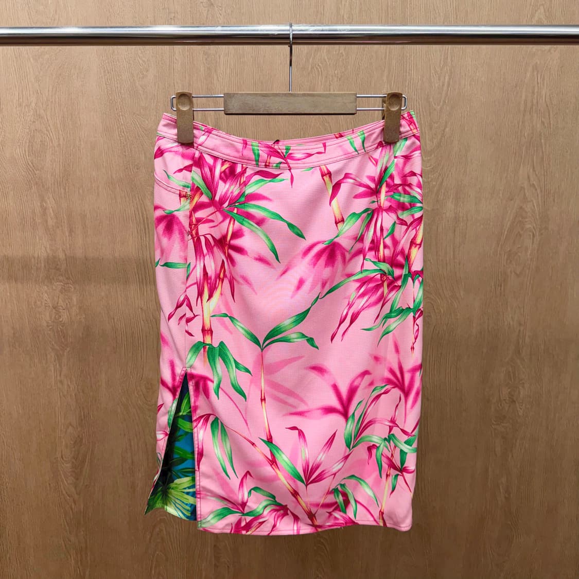 베르사체 미디 스커트 트로피컬 플로럴 프린팅 사이드 슬릿 H라인 핑크 상품이미지3