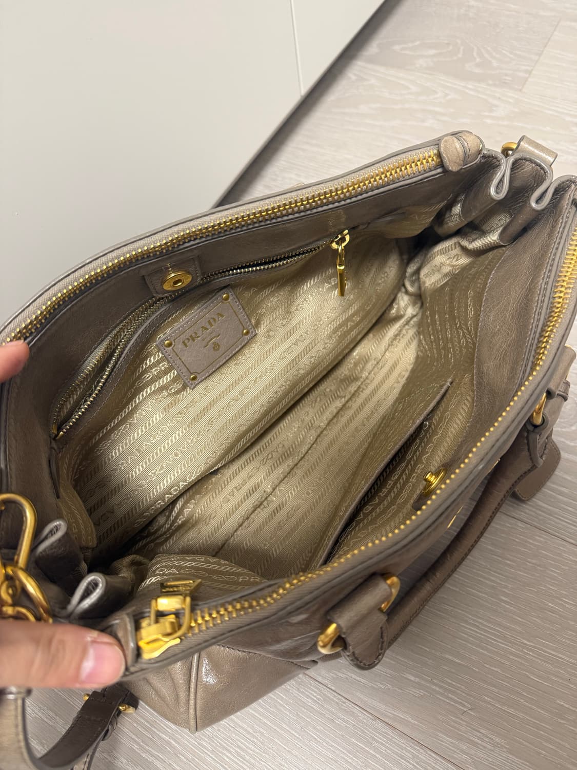 프라다 비텔로 샤인 토트백 상품이미지5