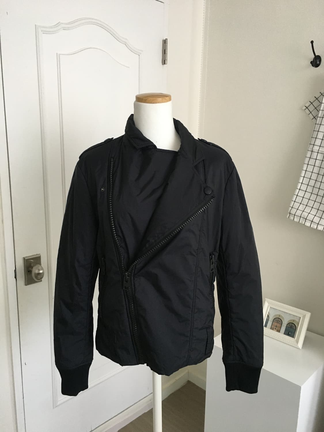 오니츠카 타이거X안드레아 폼필리오 사선 패딩자켓 상품이미지2