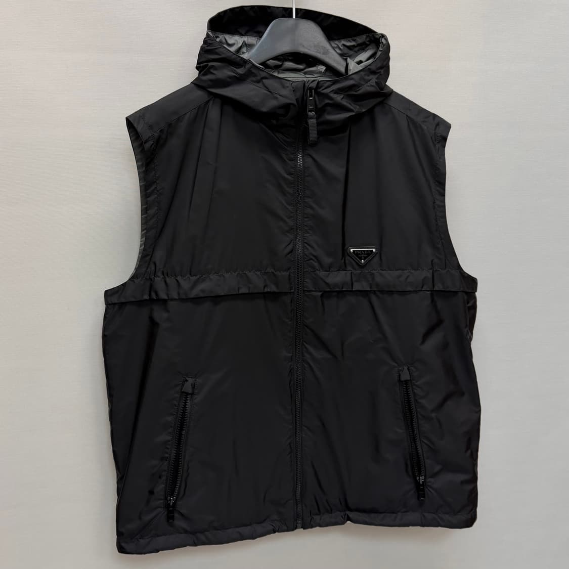 프라다 트라이앵글 로고 리나일론 조끼 (105)  상품이미지2