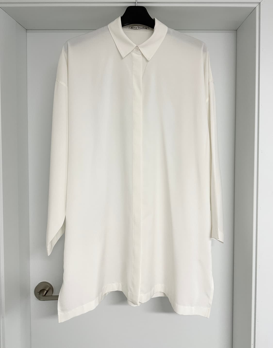 [아크네] 여성 화이트 오버사이즈 셔츠 상품이미지1