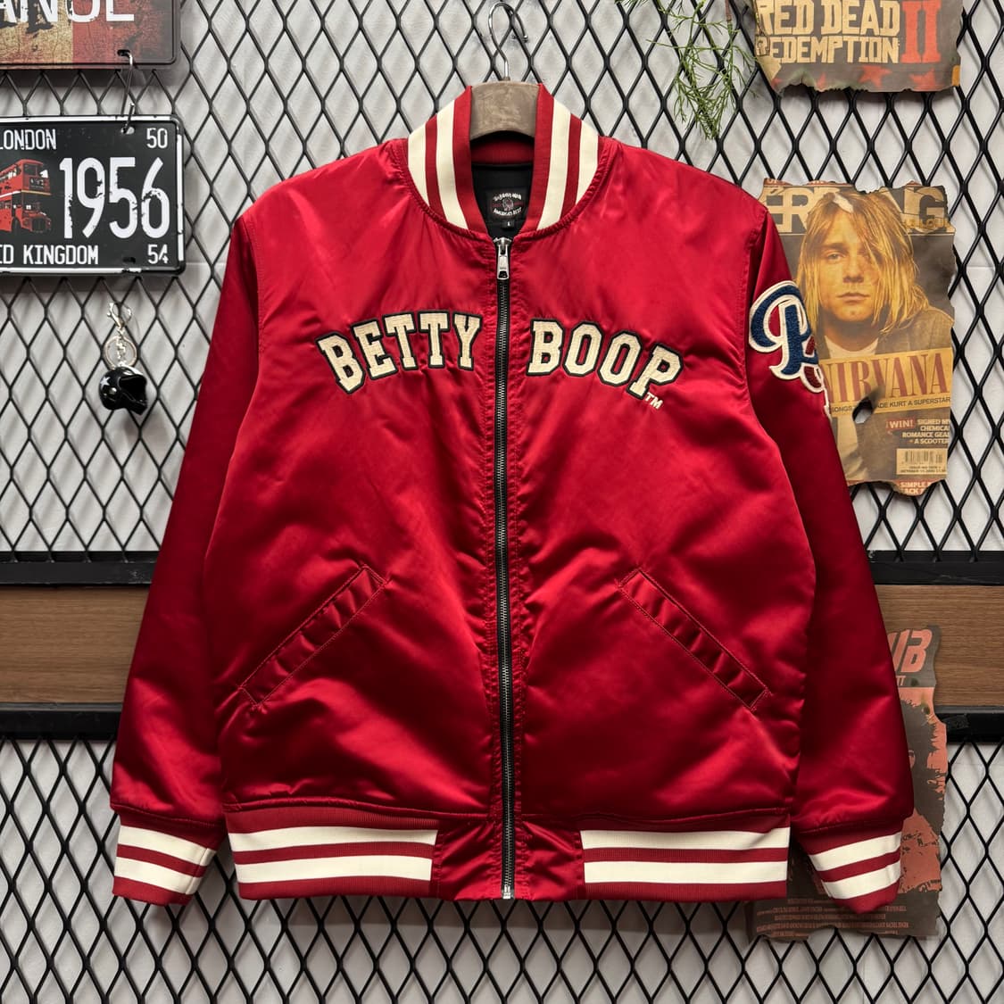 베티붑 새틴 바시티 자켓 후면 캐릭터 포인트 레드 상품이미지2
