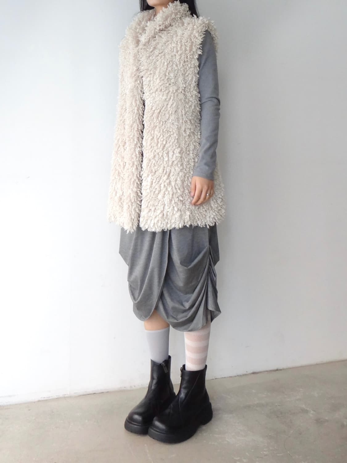 Curly shearling fur vest / ivory 상품이미지7