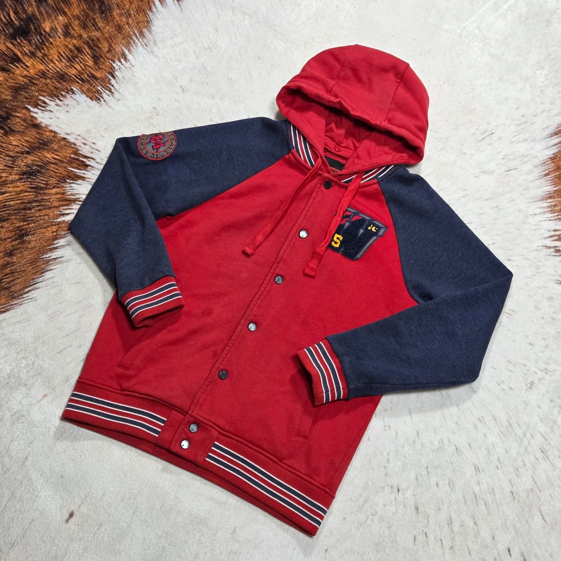 빈티지 레드 네이비 배색 패치 바시티자켓 상품이미지1