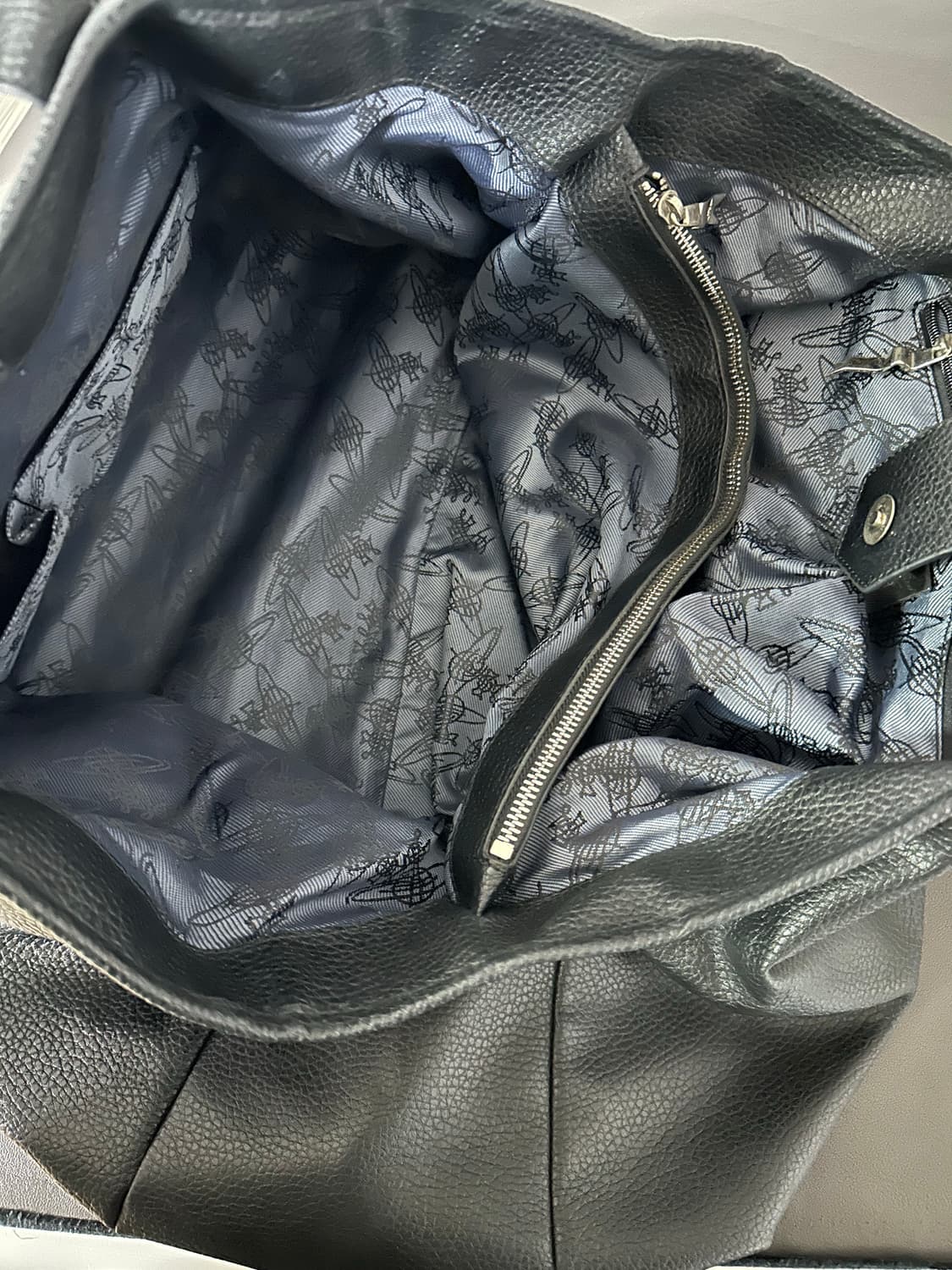 비비안웨스트우드 토트백 블랙  상품이미지3