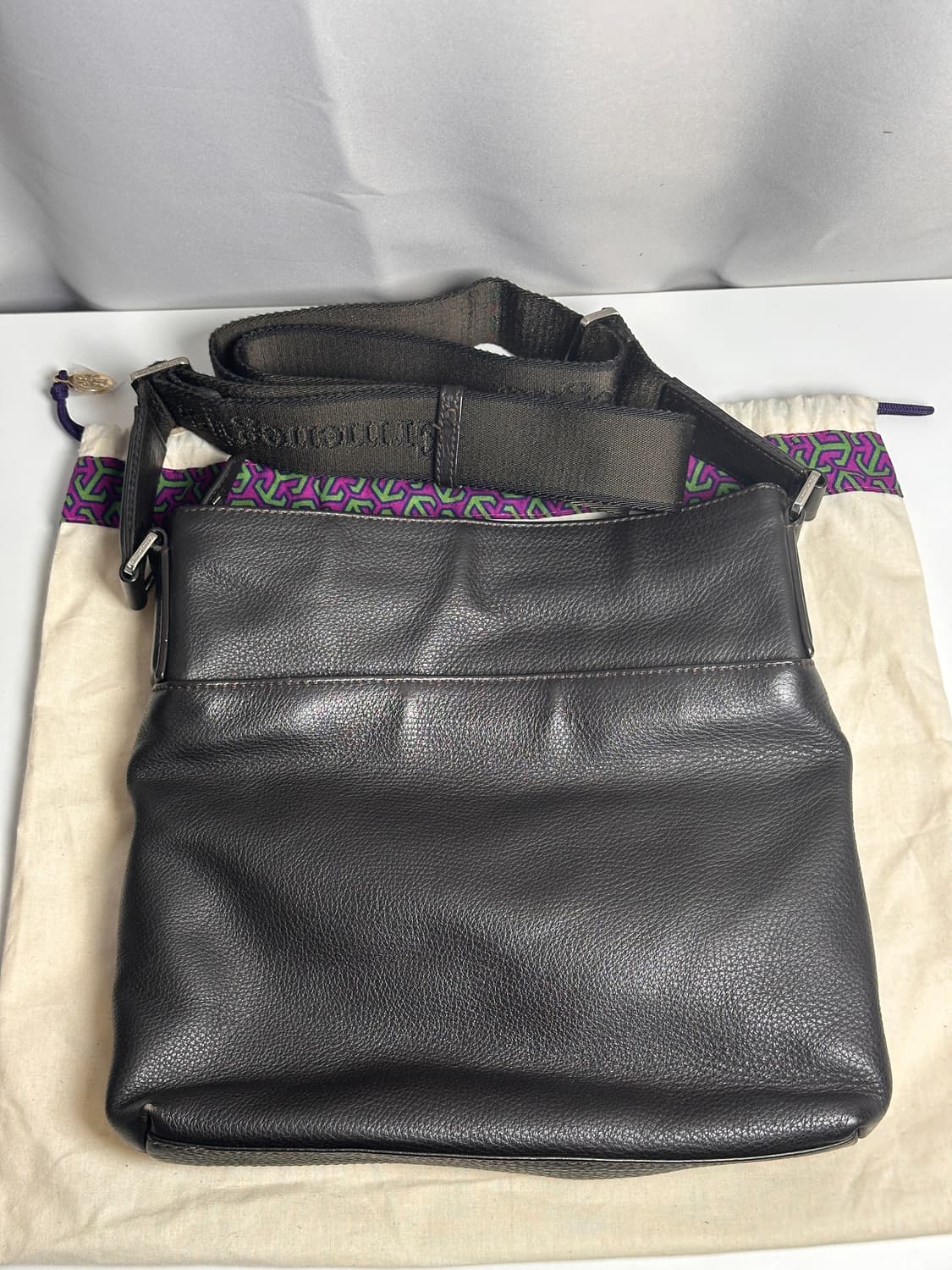 에르메네질도 제냐 페블레더 크로스백 – 이탈리안 모던 클래식 상품이미지4