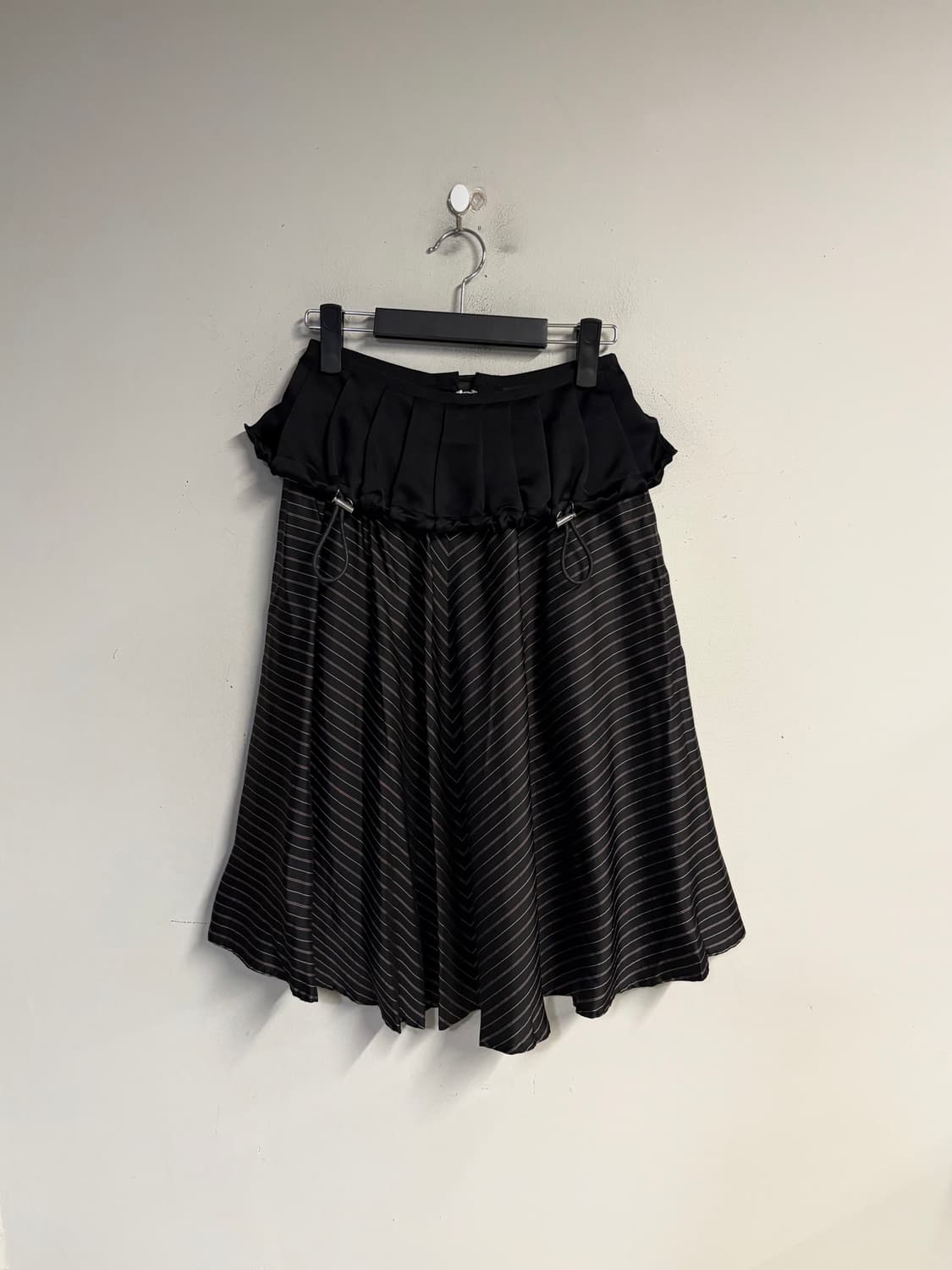 SACAI silk stripe skirt black  상품이미지5