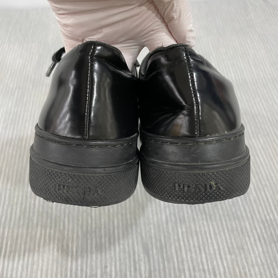 495) PRADA 프라다 페이턴트 레더 스니커즈 36.5 상품이미지4