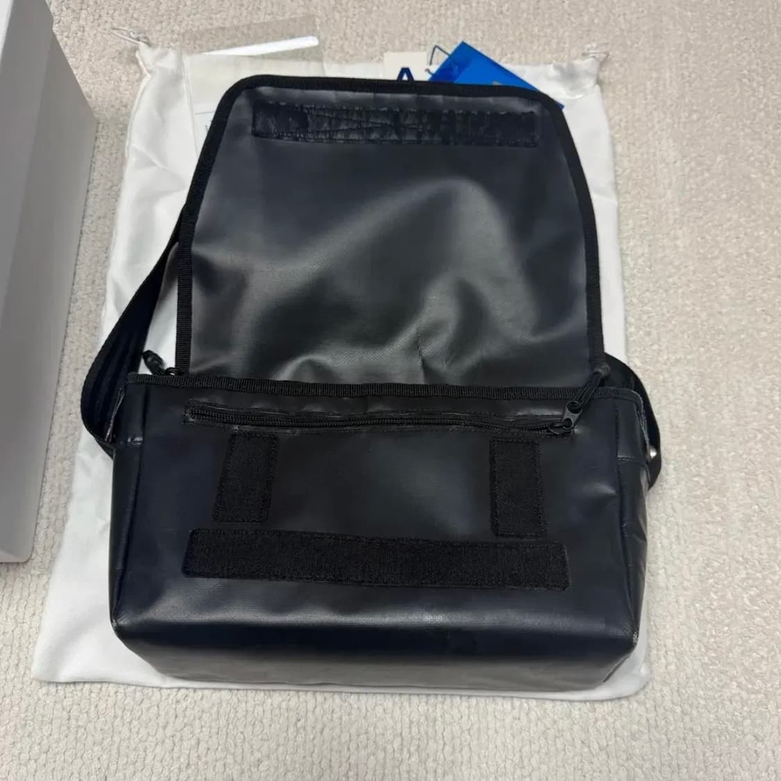 (아더에러) 트레이스 애드모어 크로스바디백 블랙 상품이미지3