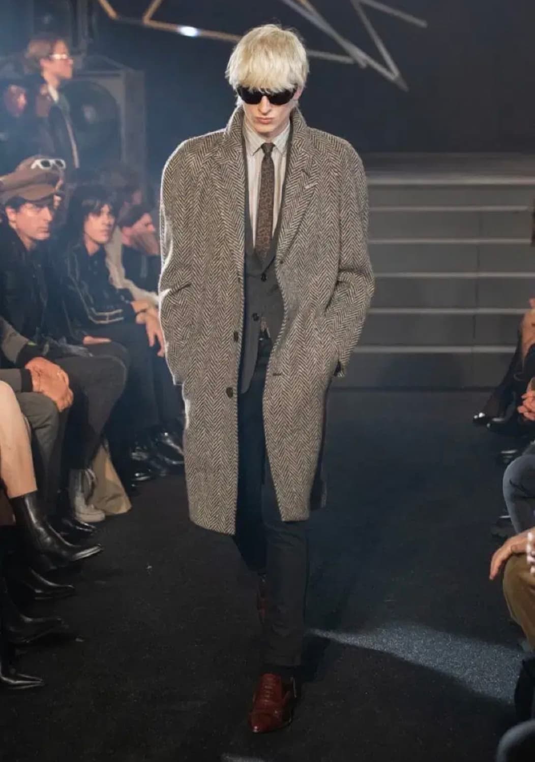 [BTS 뷔님 착용] 셀린느 23fw 헤링본 트위드 코트 상품이미지4