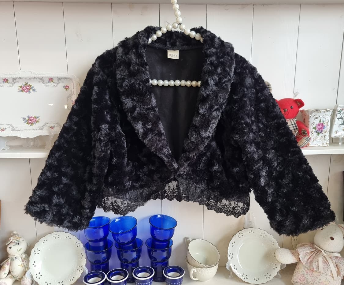 악세즈팜므(axes femme) 블랙 로즈 퍼 볼레로 상품이미지1