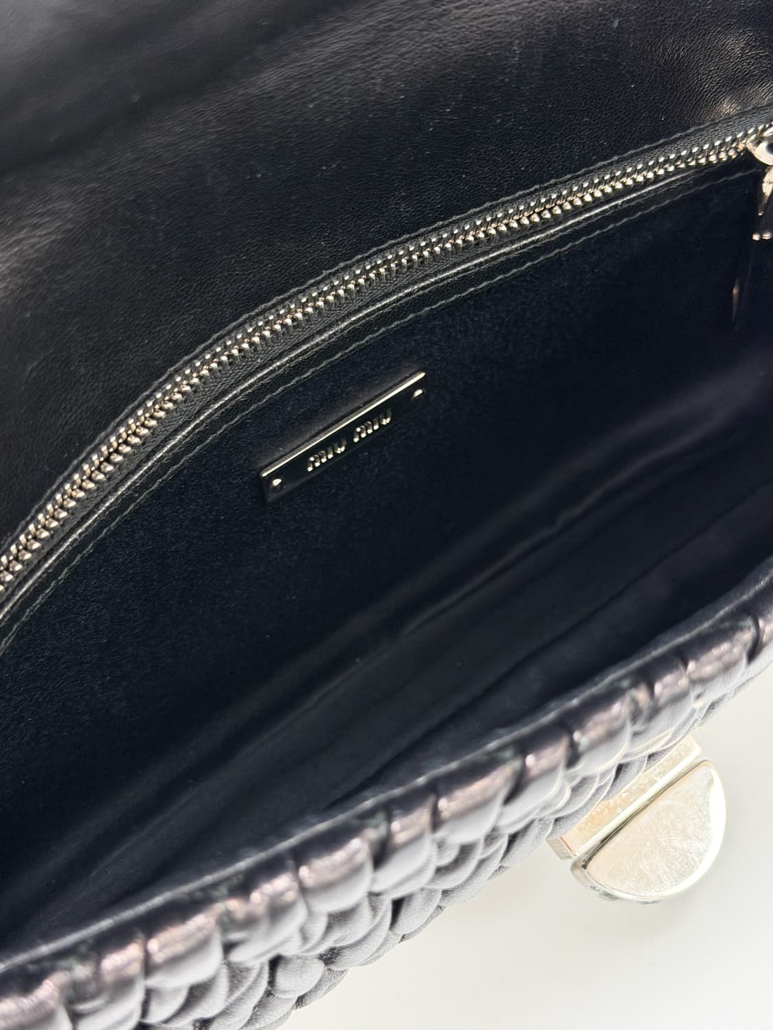 미우미우 나파 크리스탈 마테라쎄 숄더백 상품이미지9