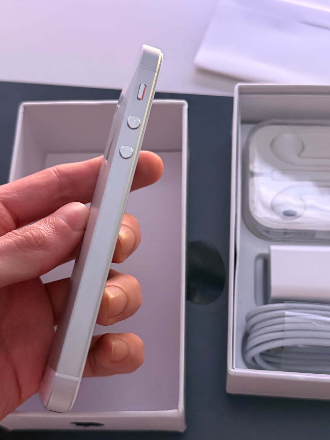 정품 무음 아이폰 se1 실버 128기가 풀박스 새상품 상품이미지3