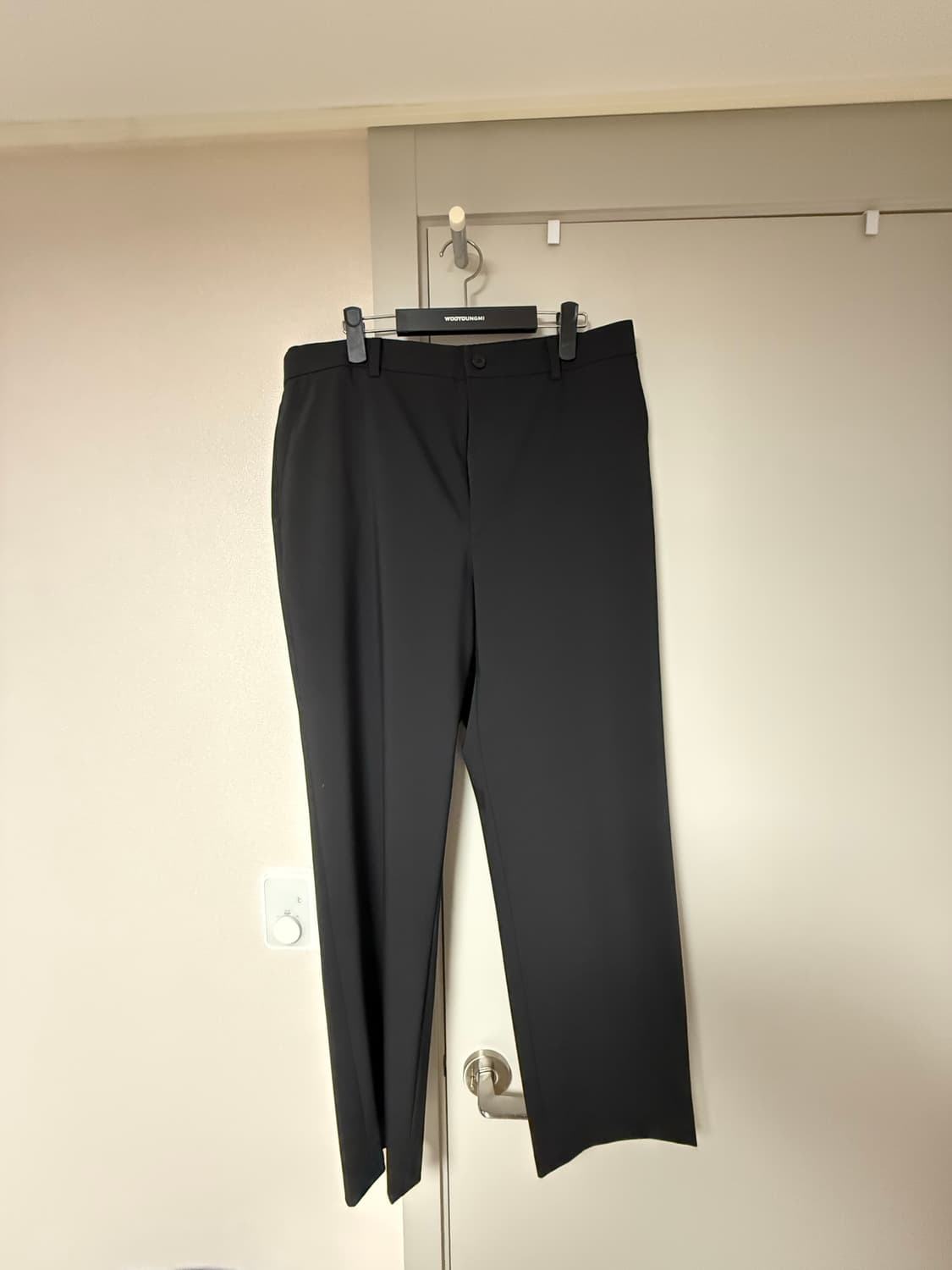 [52] 솔리드옴므 블랙 세미와이드 밴딩 슬랙스 상품이미지1