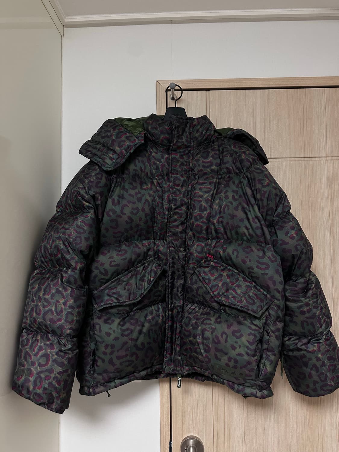 [L] 슈프림 700필 레오파드 패딩 상품이미지1