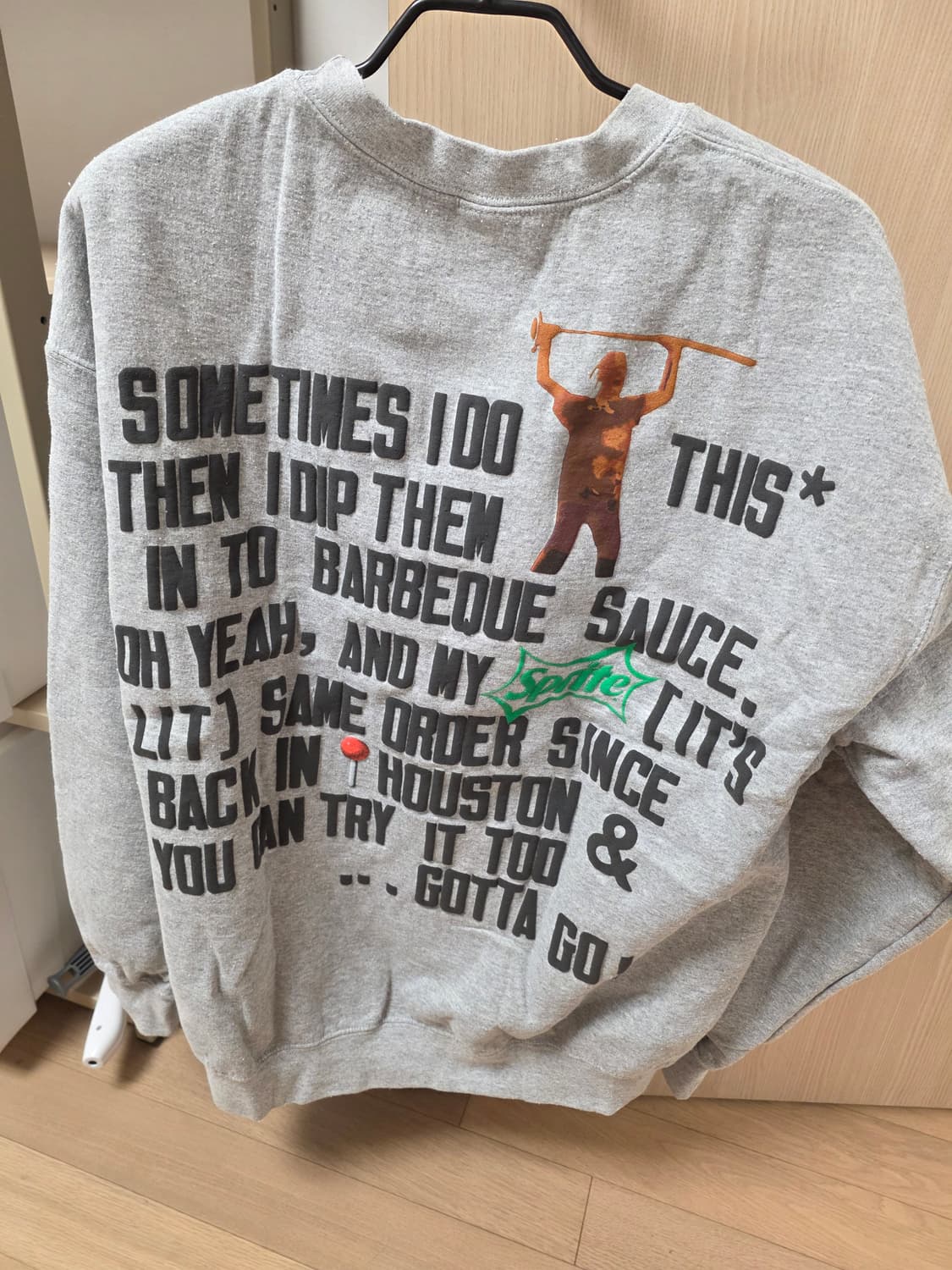 트레비스스캇xcpfm 맥날 맨투맨 M 새상품 팝니다 상품이미지2