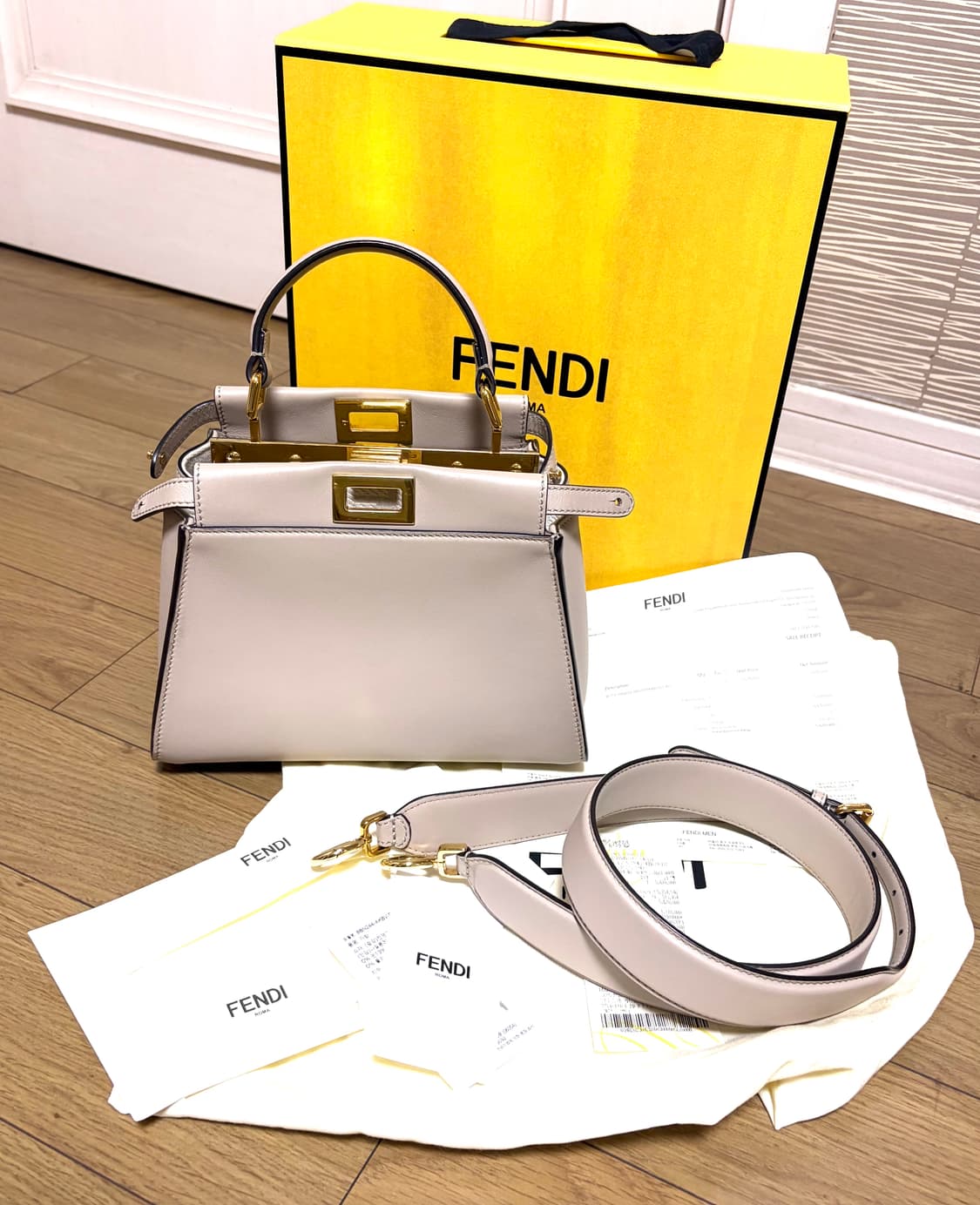 [백화점 구매] 펜디 피카부 미니 베이지 8BN244레어템 상품이미지1
