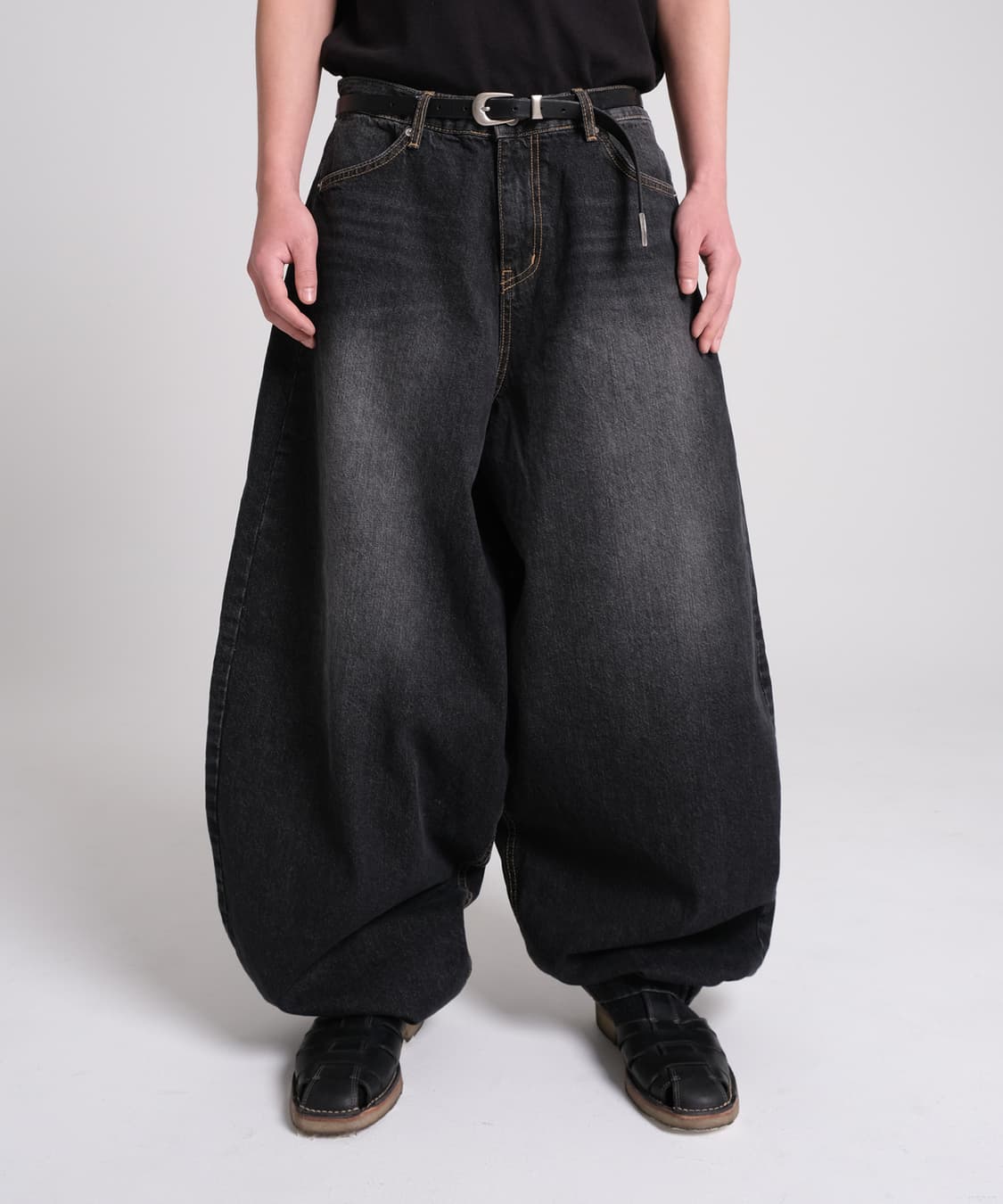 뉴치프시크 dp 배기 데님 블랙 상품이미지1