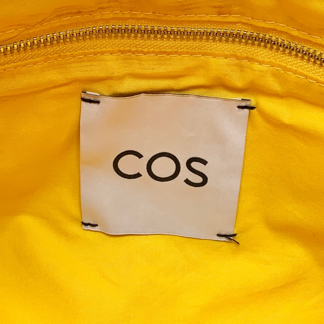 코스 다이아몬드 퀼티드 패딩 핸드백 상품이미지2