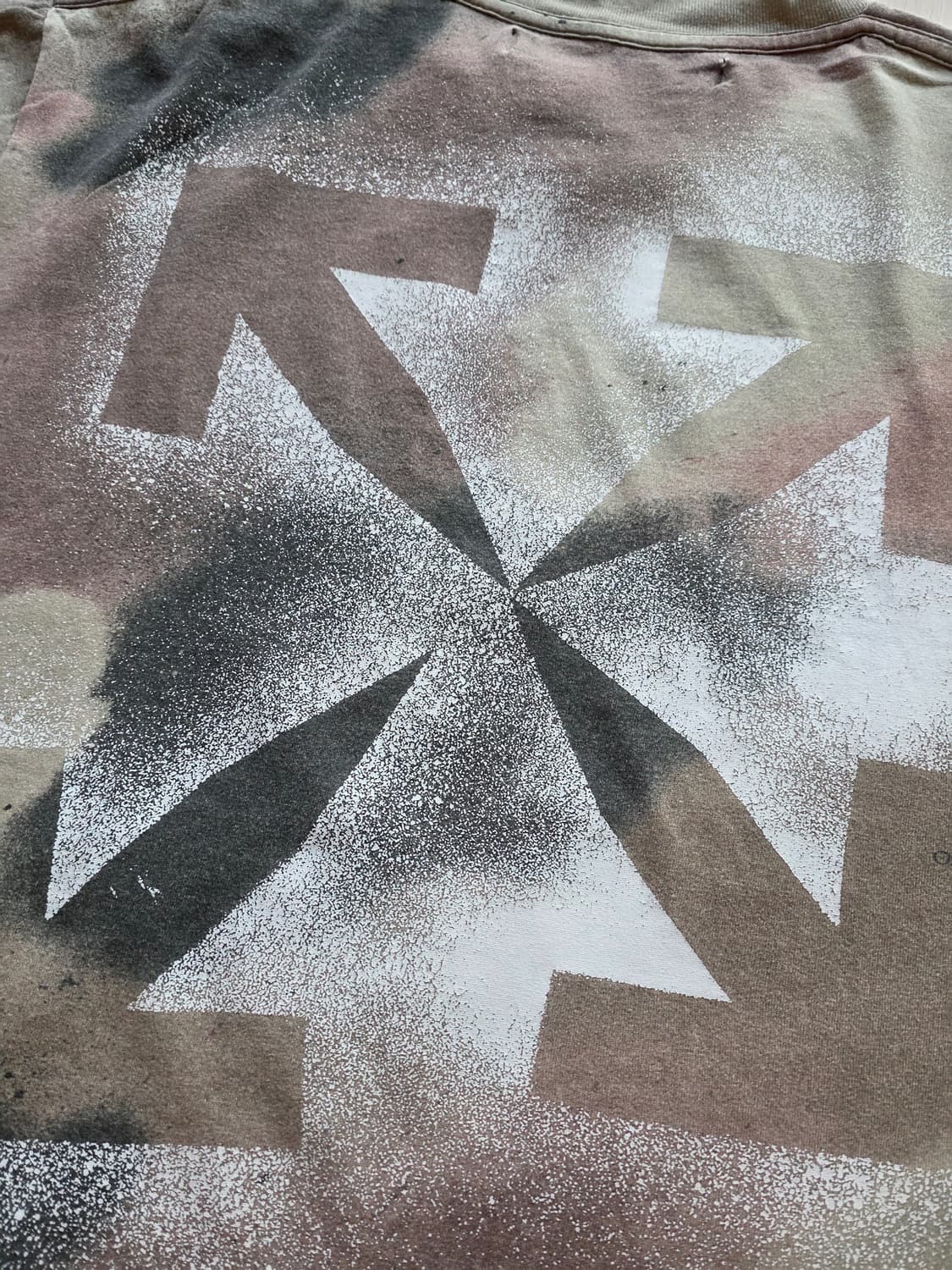 [백화점판,새상품급]오프화이트 카모 애로우 반팔티 상품이미지2