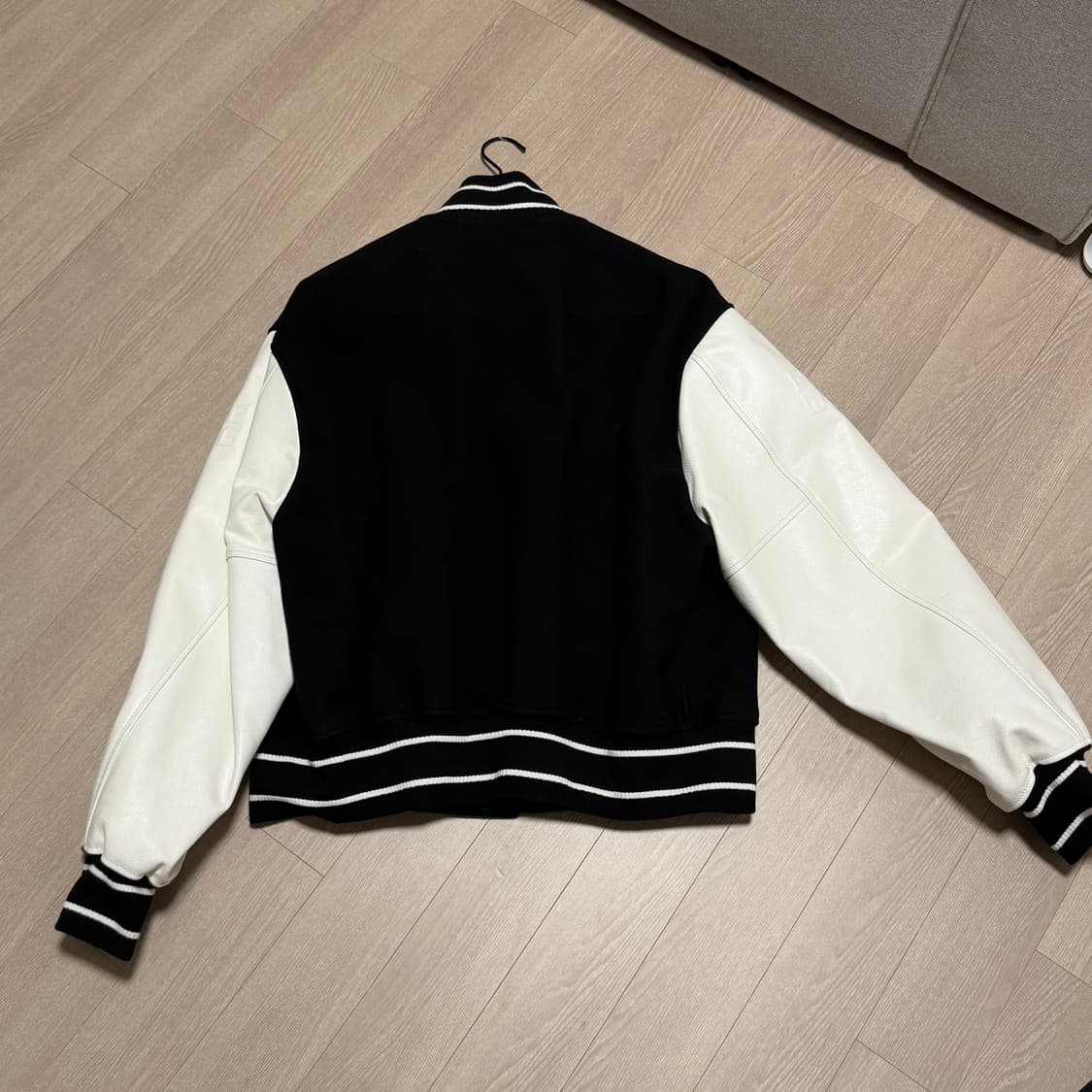 지방시 울 레더 바시티 자켓 블랙 화이트 50 상품이미지5