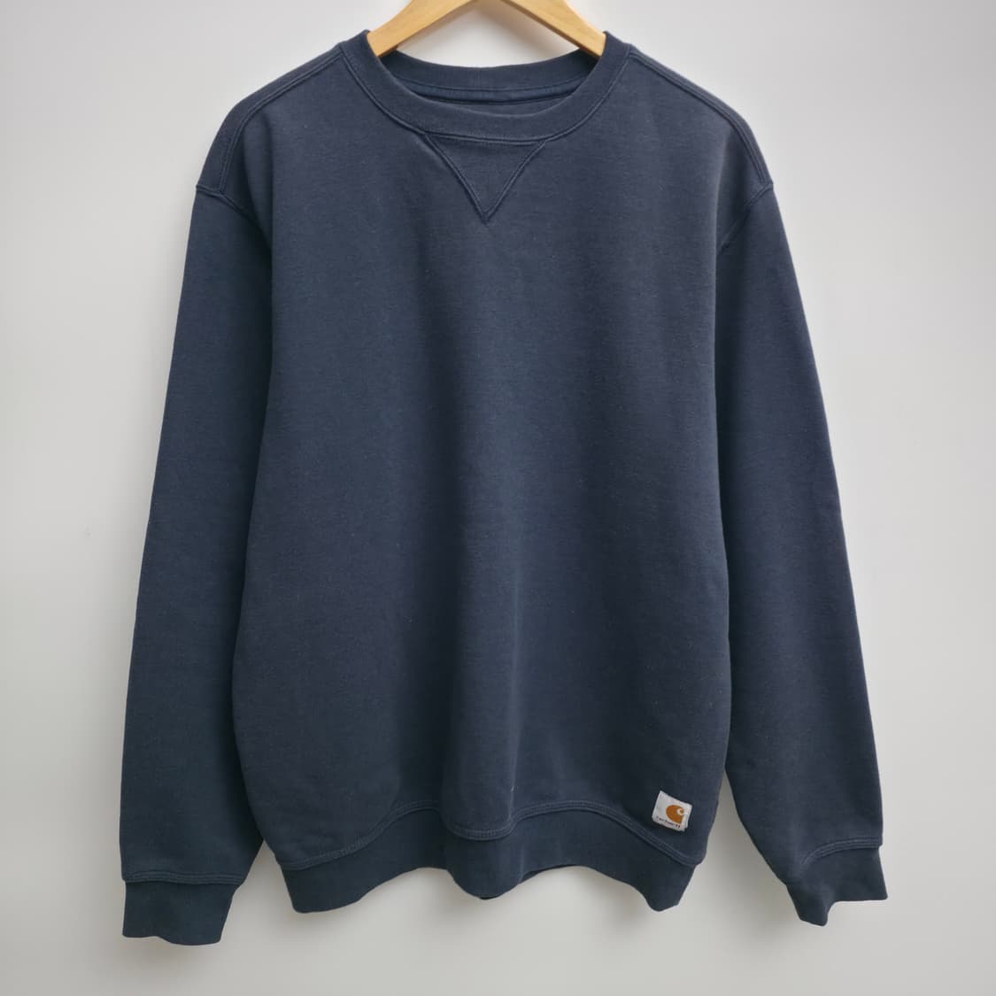 [M] 칼하트 네이비 맨투맨 상품이미지1