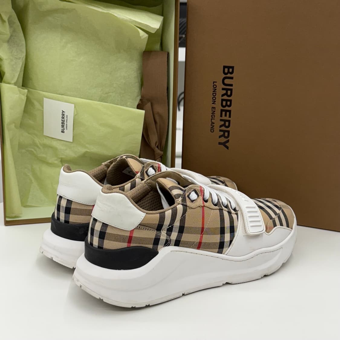 [42] 버버리 체크 레지스 스니커즈 상품이미지2