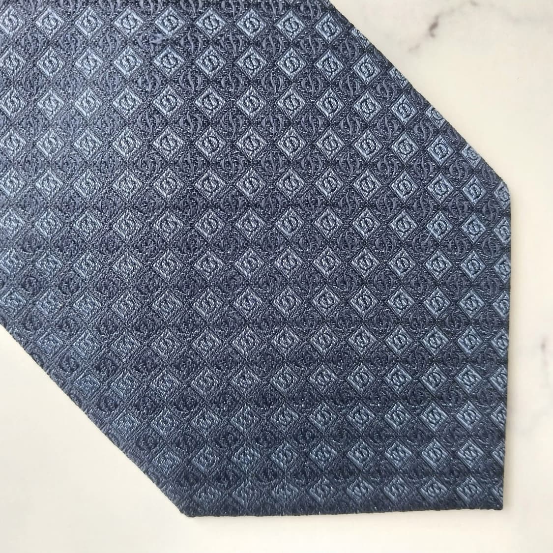 듀퐁 실크 네이비 로고 패턴 넥타이 8.7cm A+등급 K2169
 상품이미지7