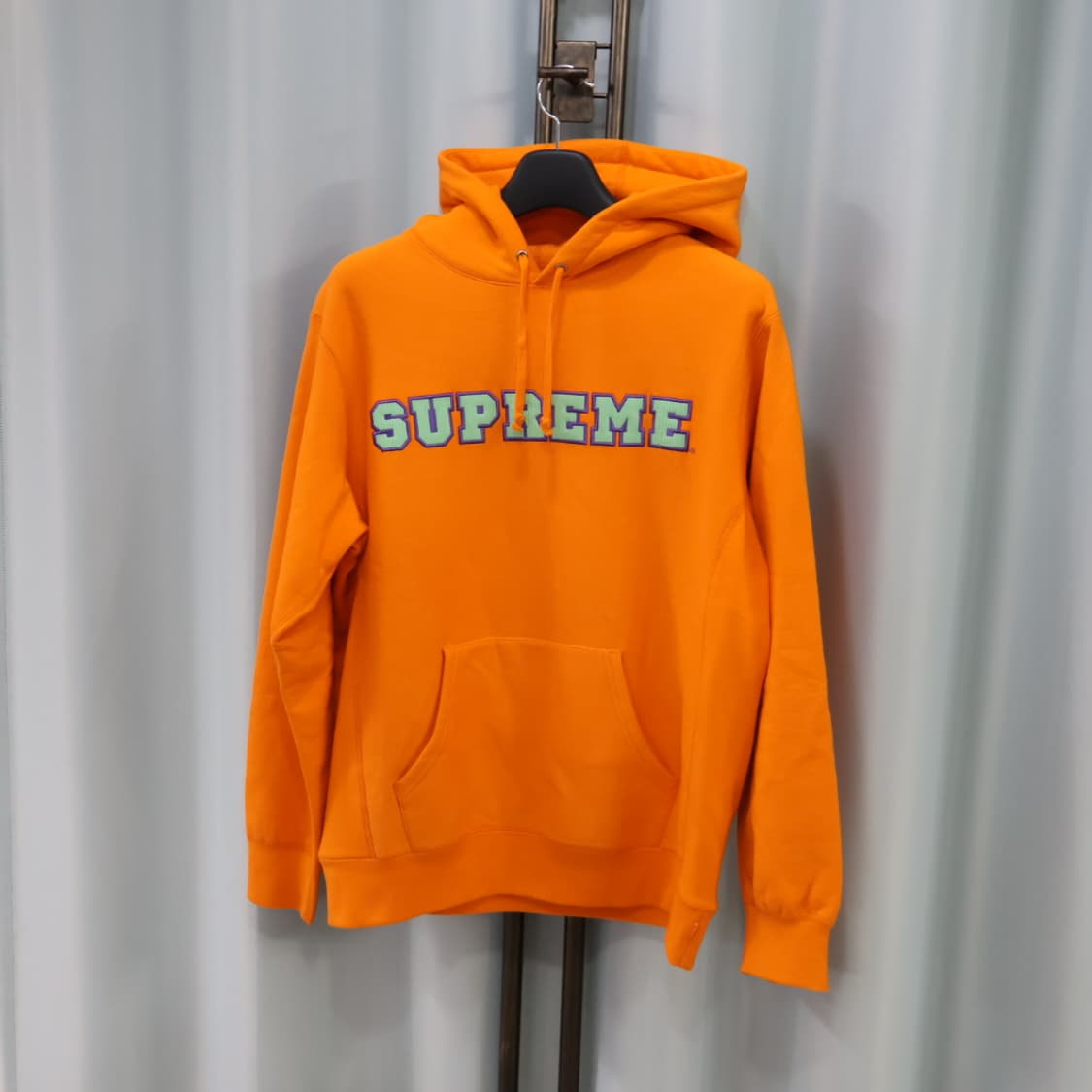 슈프림 코드 컬리지에이트 로고 오렌지 후드티 L/105 상품이미지3