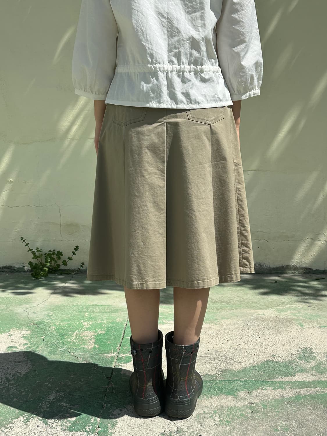 베이지 주름 미디스커트 상품이미지2