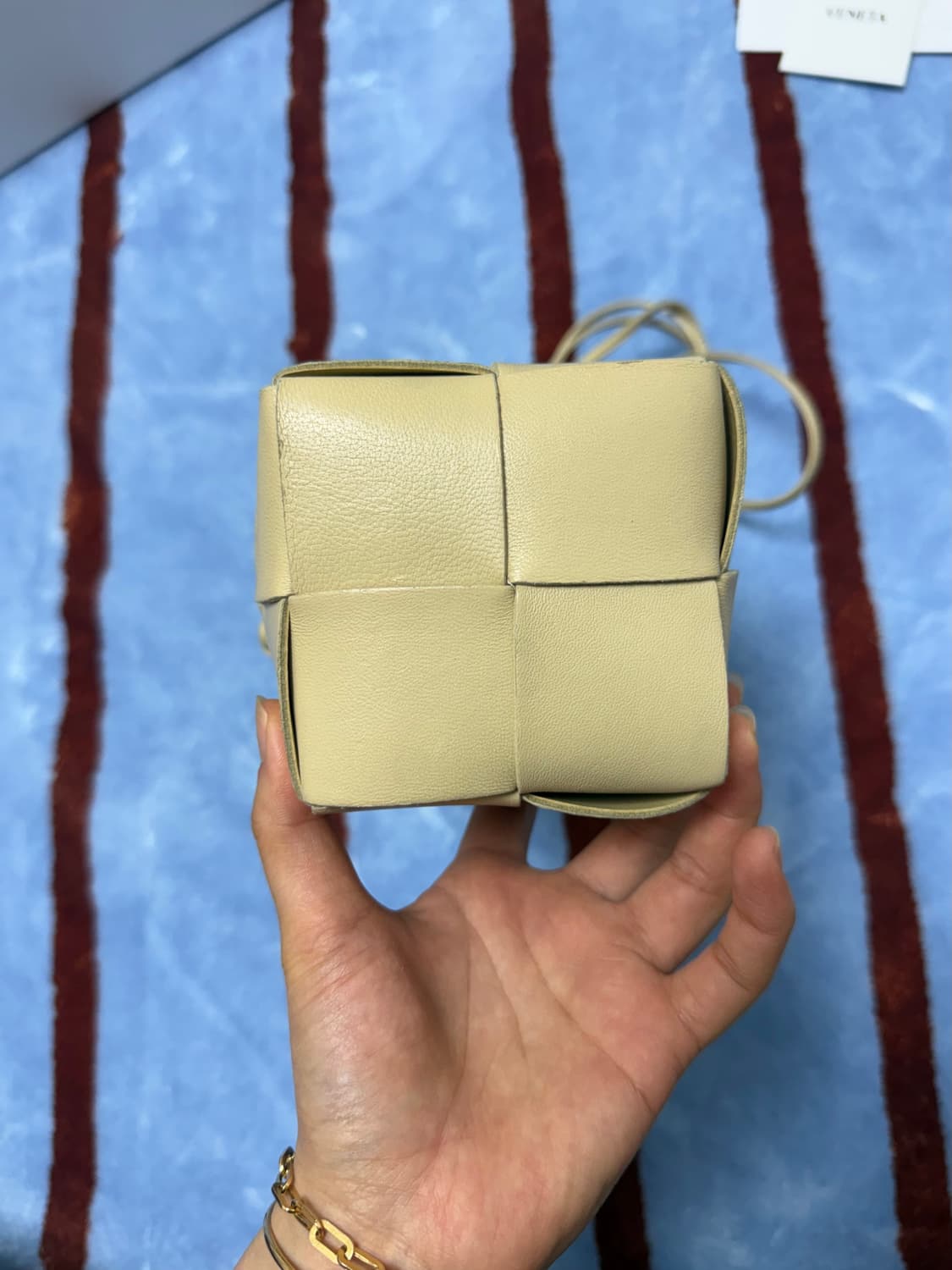 결제영수증첨부) 보테가 베네타 미니백 크로스백 정품 시세 150만원 상품이미지6