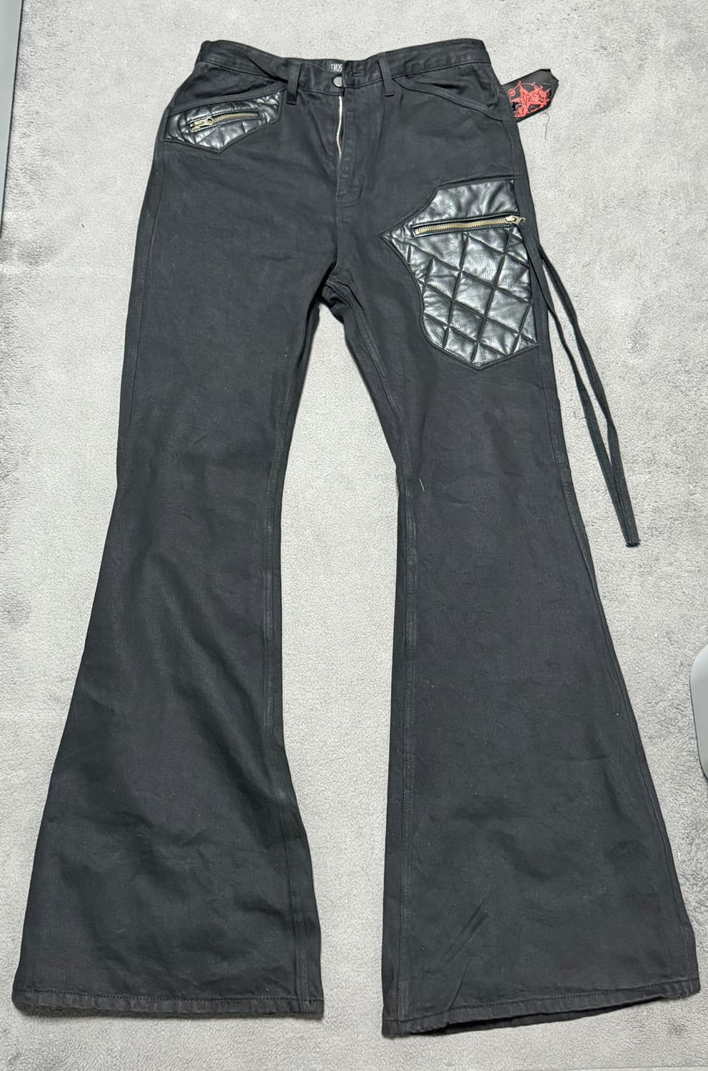 에모스탠스클럽 레더 패치 플레어드 진 블랙 상품이미지2