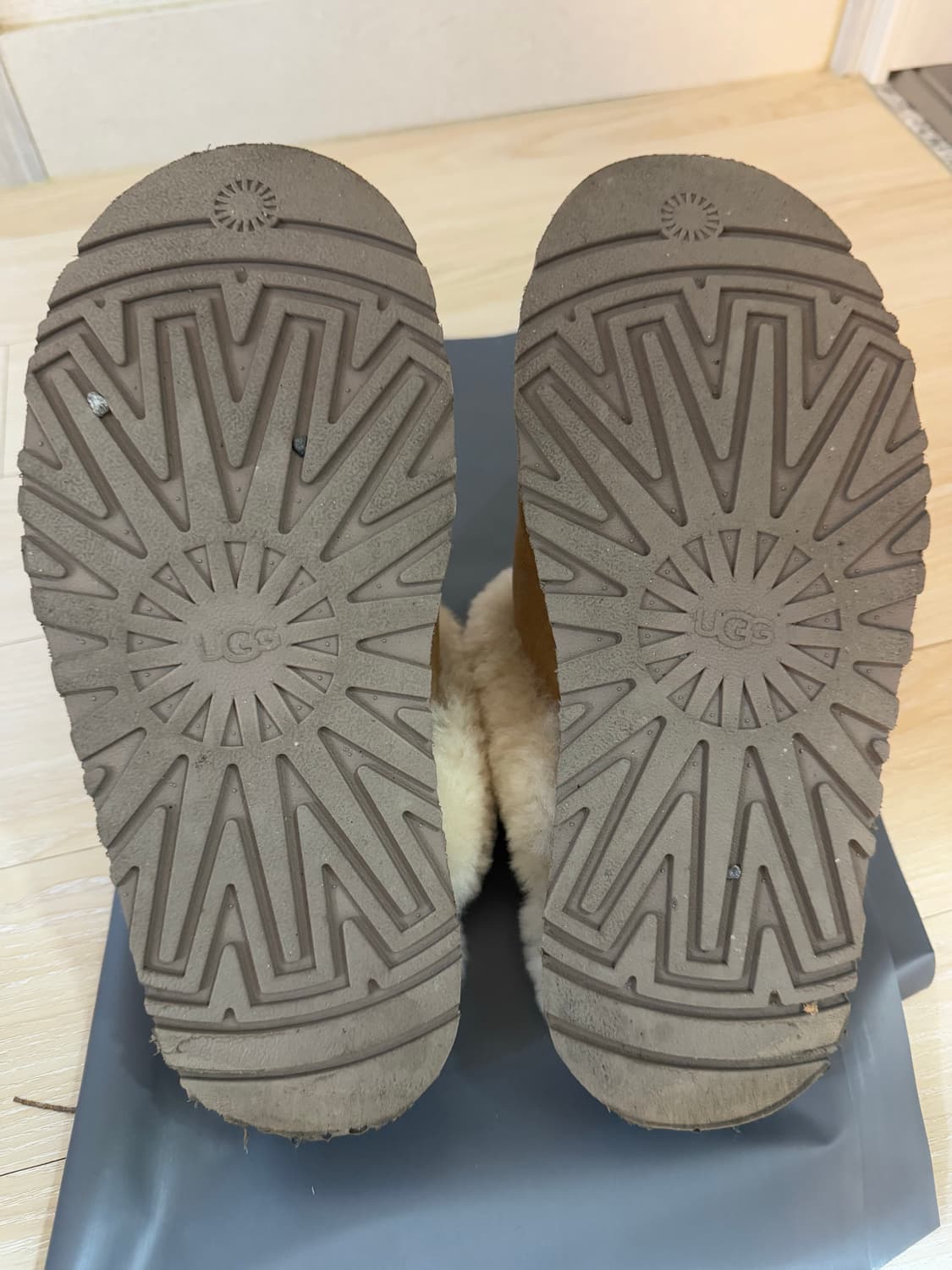 어그 디스케트 슬리퍼 체스트넛 240 상품이미지4