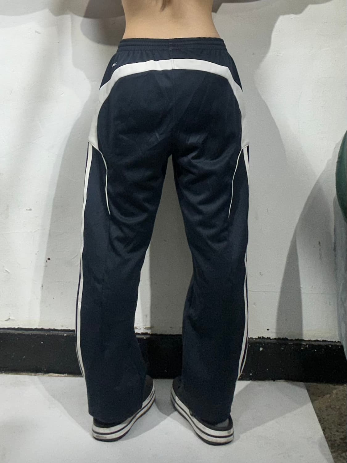 아디다스 와이드 네이비 화이트 삼선 트레이닝 팬츠 M 상품이미지3
