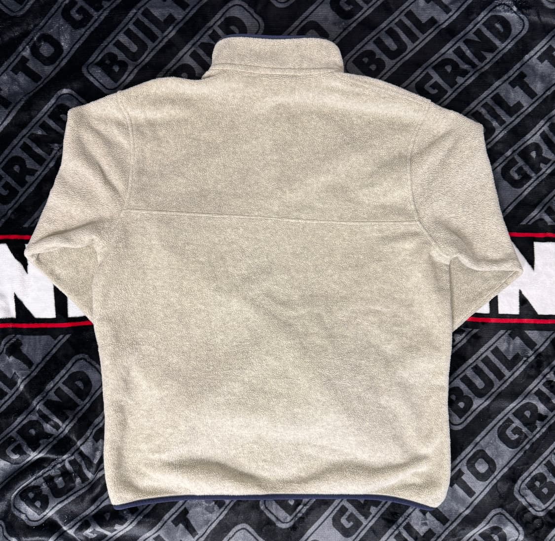 파타고니아 신칠라 스냅 티 풀 오버 헤더 그레이 앤 네이비 상품이미지2