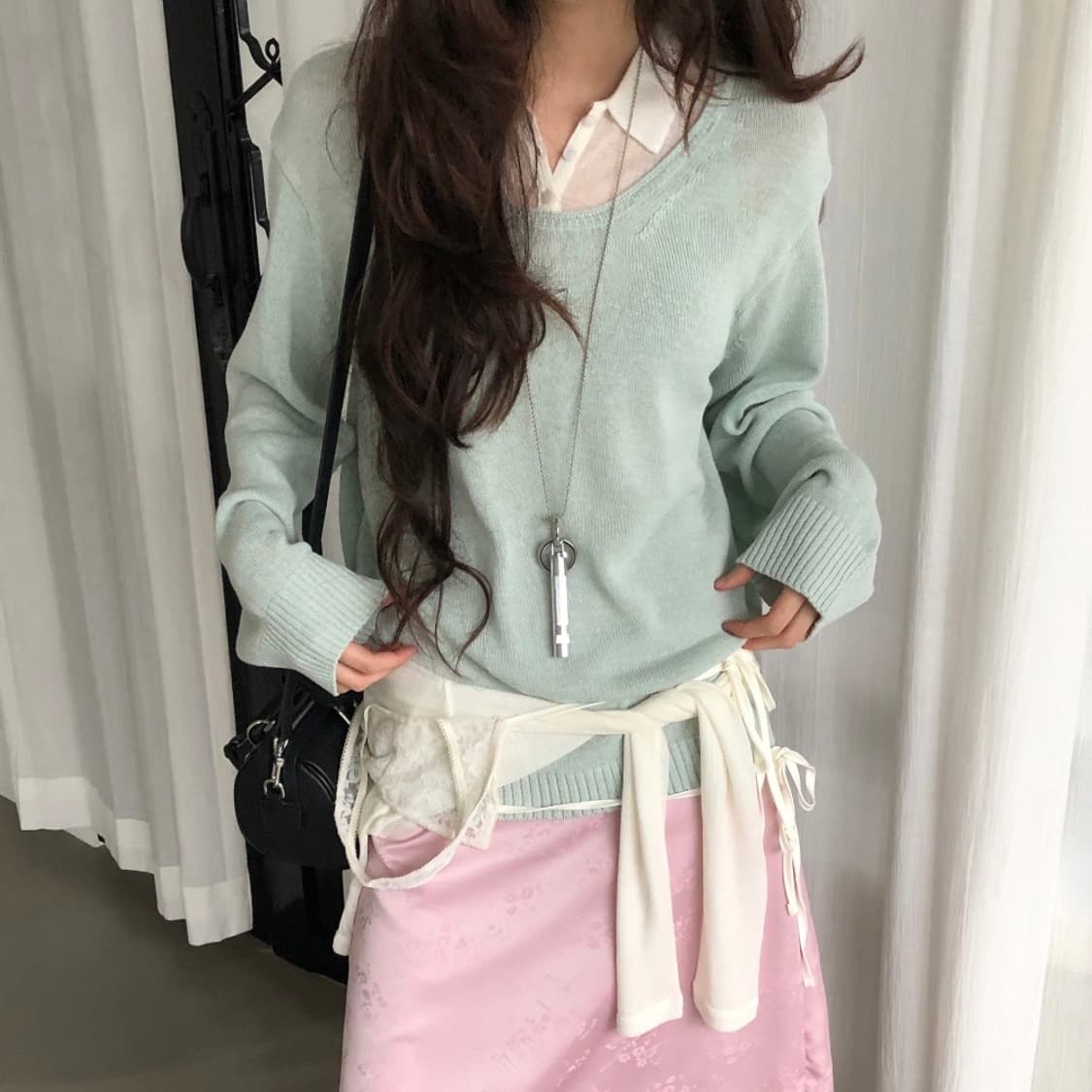 (새상품) 딥 U넥 봄 니트 DEEP U NECK KNIT 상품이미지1