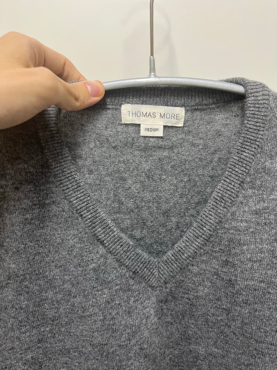 [새제품] 토마스모어 울캐시 브이넥 니트 그레이 m 상품이미지3