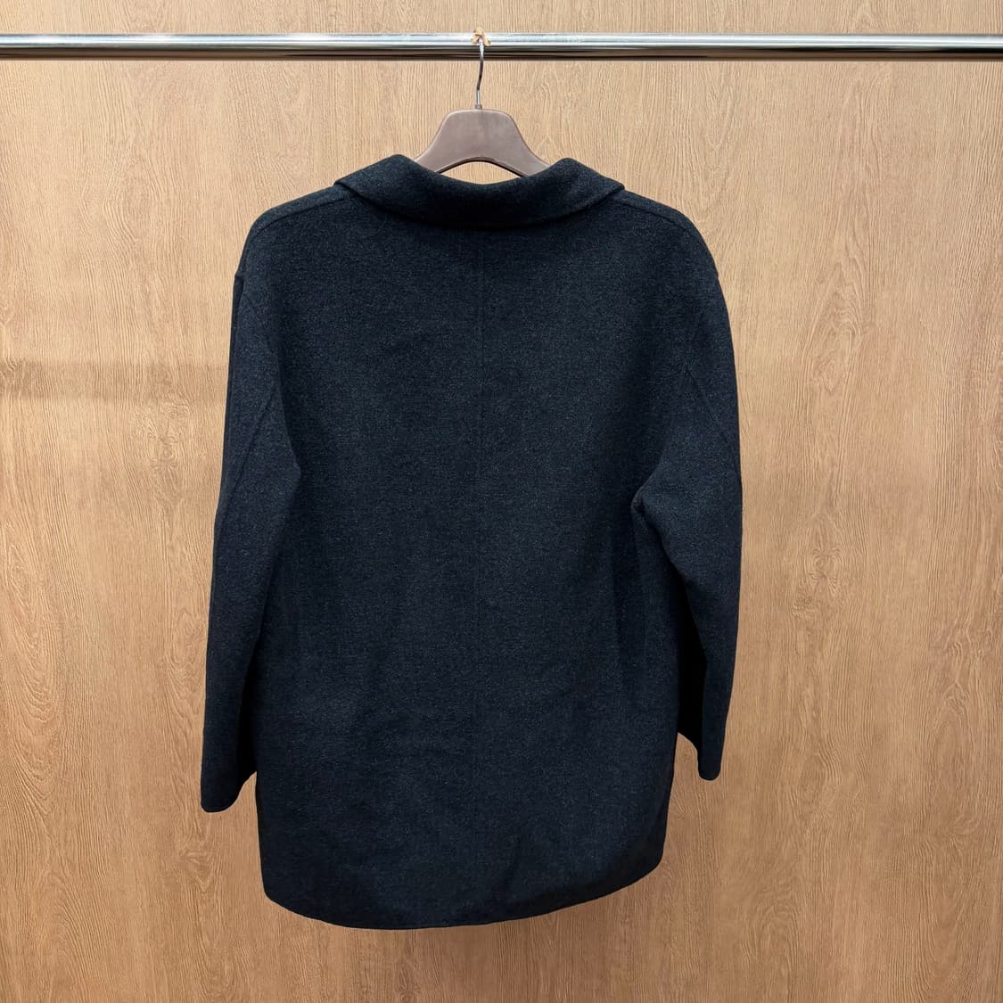 입생로랑 울 싱글 코트 사이드 슬래시 포켓 로고 자수 디테일 딥 차콜 상품이미지3