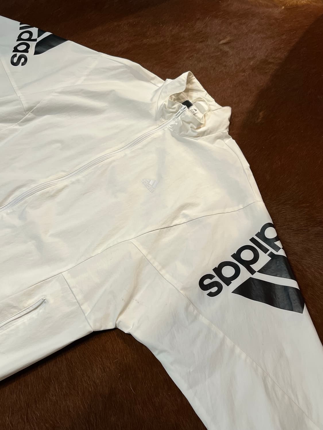 아디다스 암 로고 바람막이 상품이미지7