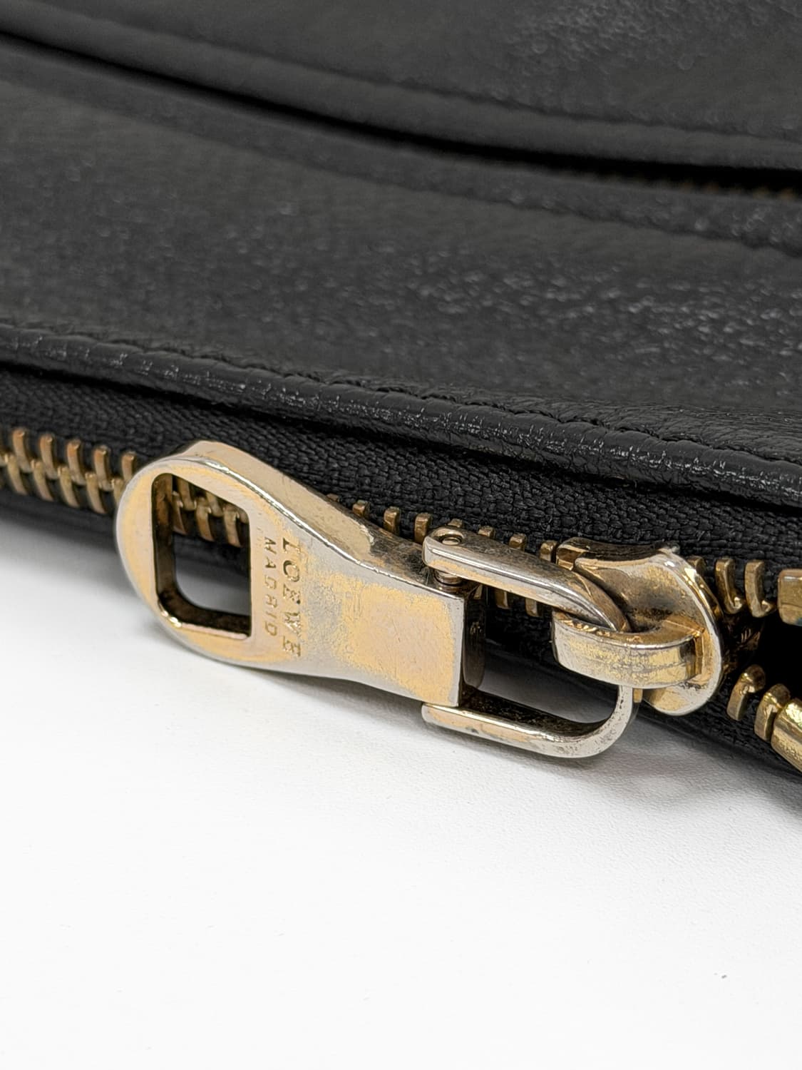 로에베 아나그램 고트스킨 패드락 플랫 크로스백 상품이미지8