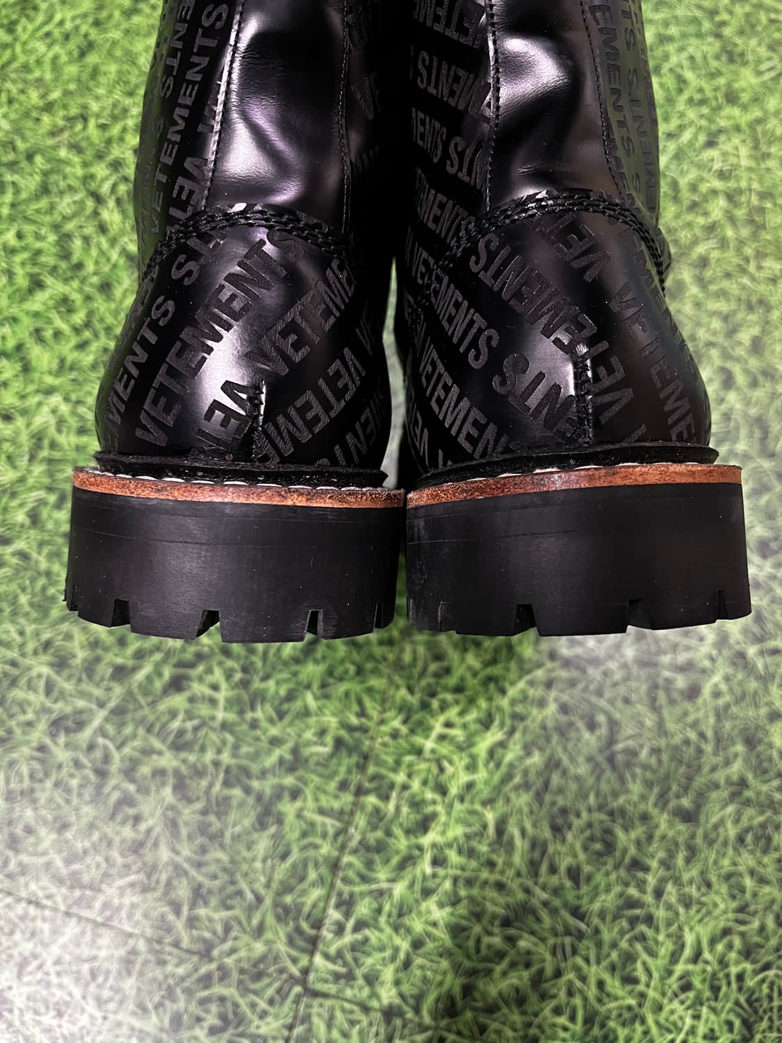 베트멍 x 처치스 음각 레터링 패턴 부츠 구두 상품이미지5