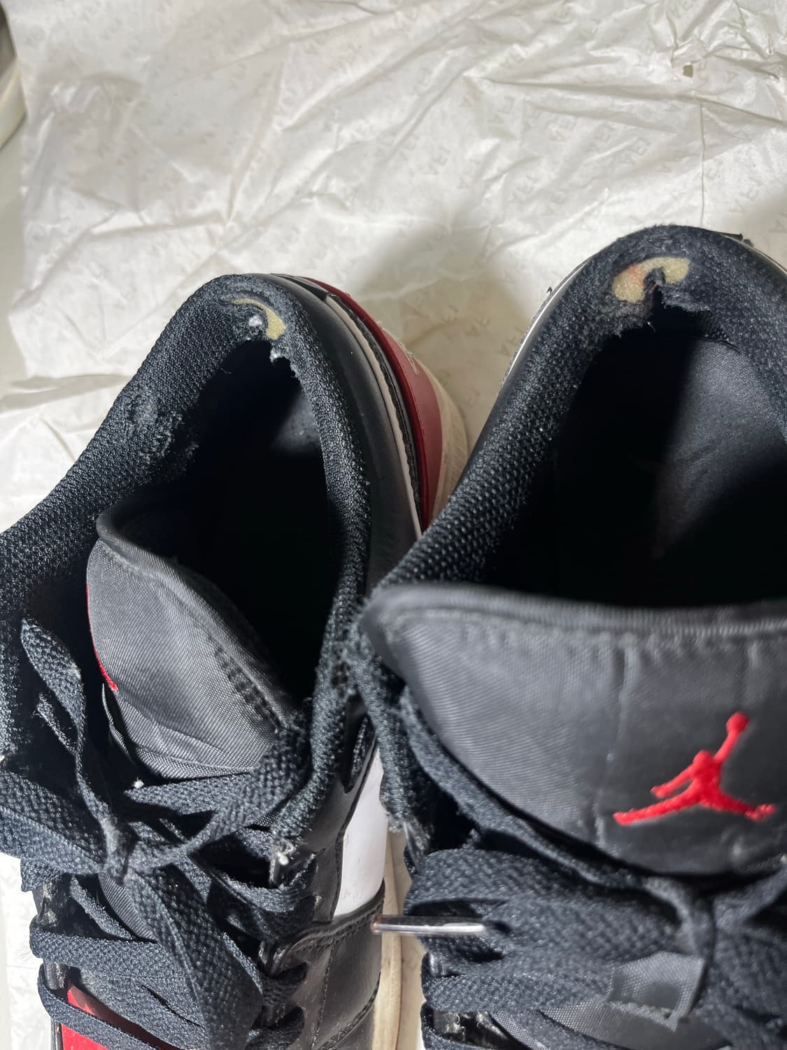 나이키 조던 1 로우 화이트 바시티 레드  상품이미지5