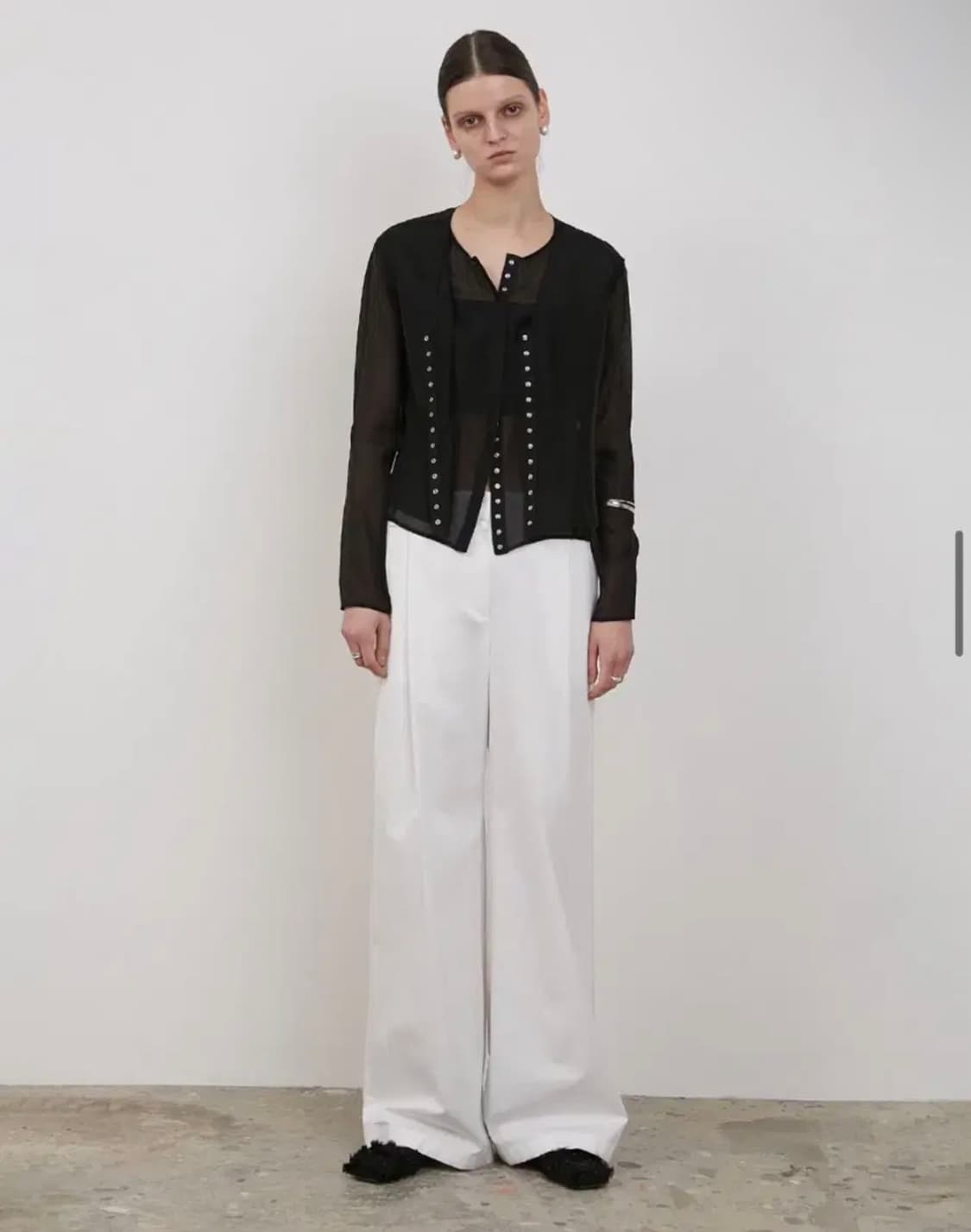 로우타이드 SHEER SNAP BLOUSE 시어 블라우스 [BLACK] 상품이미지4