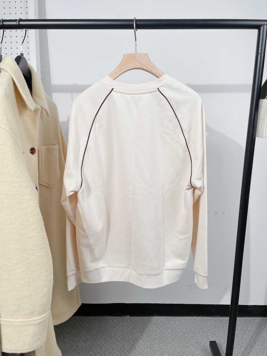 (정품/새상품) 아디다스 X 웨일스 보너 공용 크루 스웨터 크림 맨투맨 상품이미지3