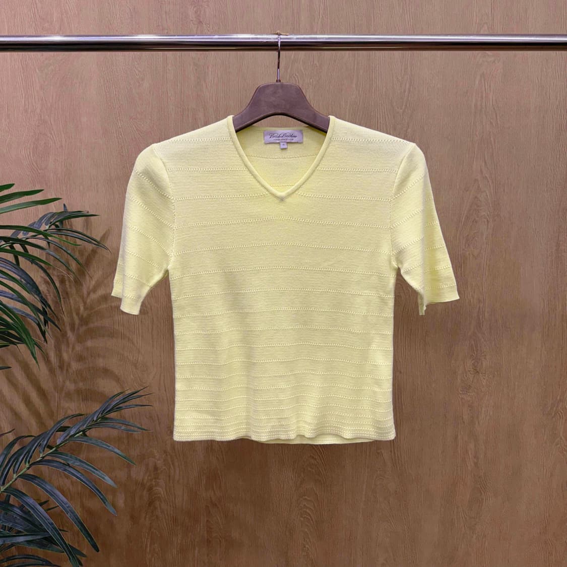 브룩스 브라더스 브이넥 반팔 니트 스트라이프 조직 디테일 옐로우 상품이미지1