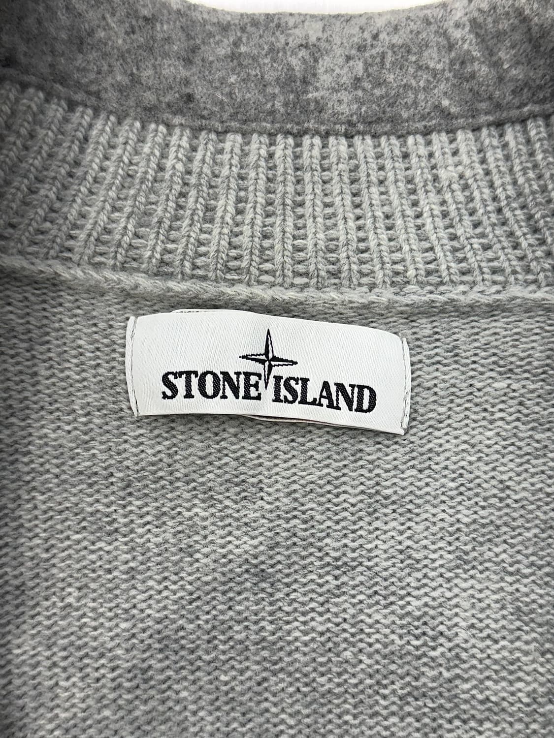 스톤아일랜드 22fw 하이넥 하프 버튼 니트 집업 상품이미지7