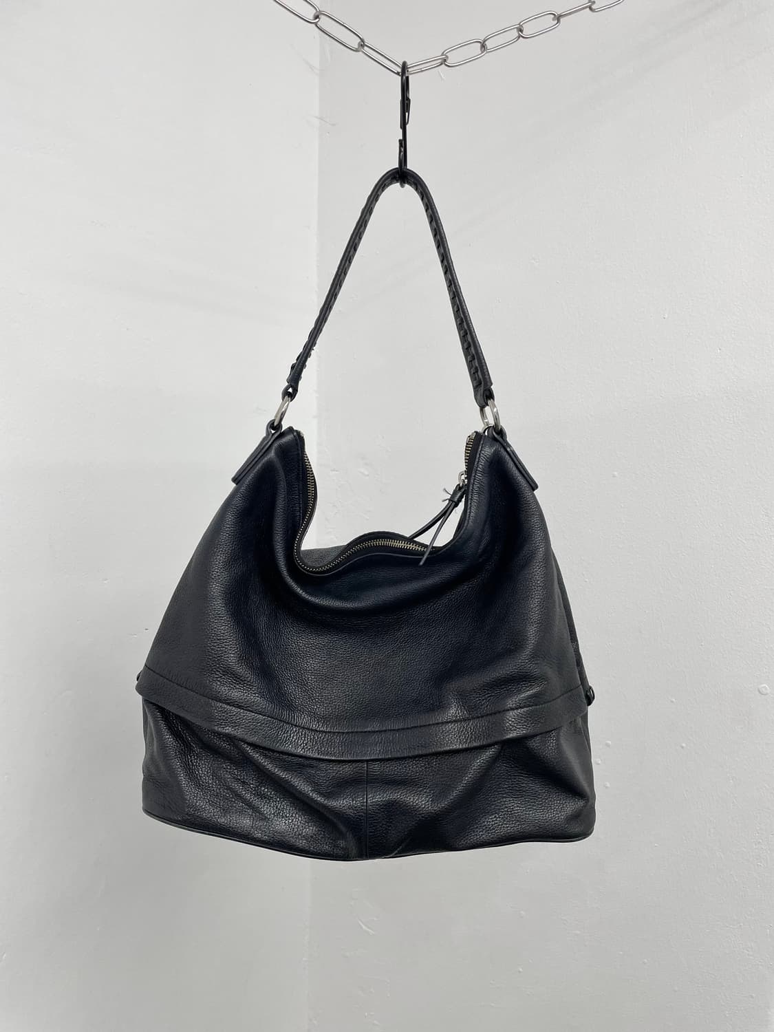 앤클라인 블랙 레더 태슬 호보백 상품이미지9