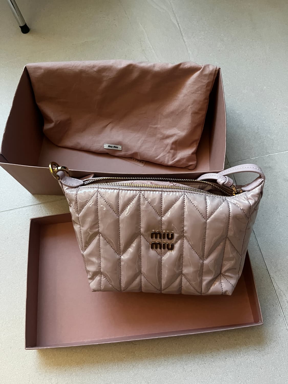 미우미우 마테라쎄 스피릿 시레백 상품이미지1